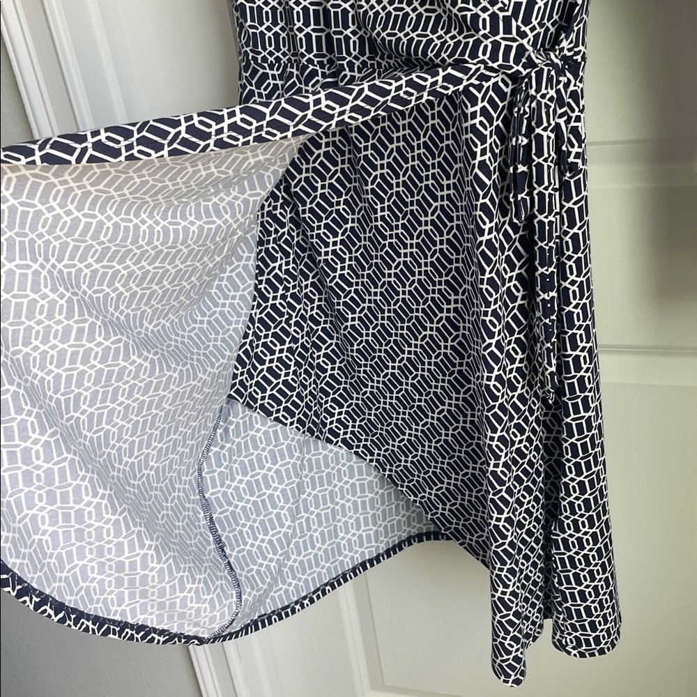 CYNTHIA ROWLEY Geometric Wrap Dress - Picture 7 of 8